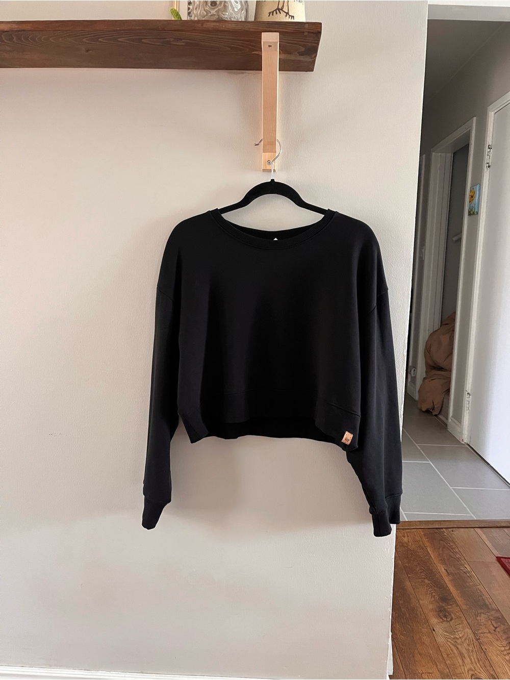 Tentree Cropped Black Crewneck Sweatshirt